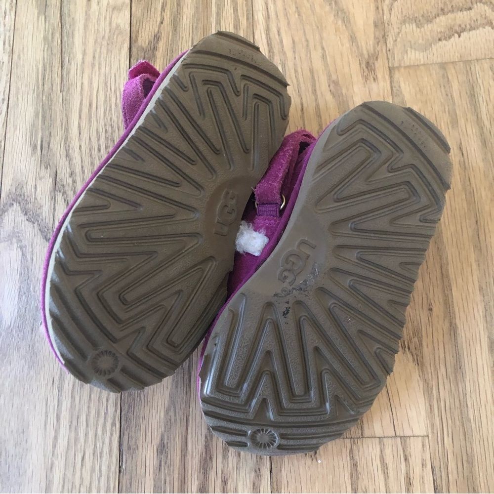 UGG Sandals Size 8 - Picture 3 of 7